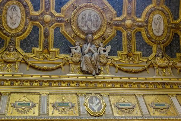 En los pasillos del Louvre — Foto de Stock