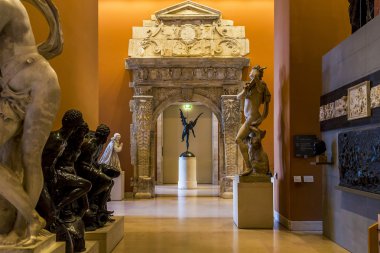 Louvre salonlarında