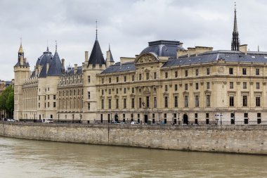 Ada Cite, Conciergerie