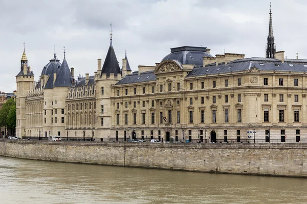 Ada Cite, Conciergerie