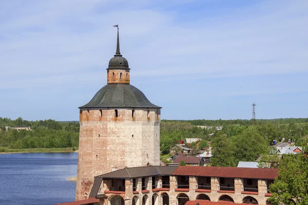 Turm des Kyrill-Belozersky-Klosters — Stockfoto