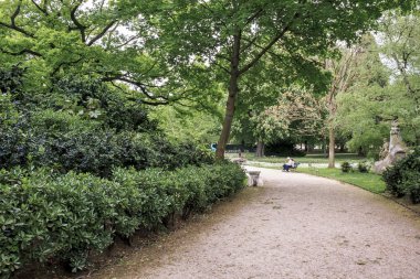 Paris Luxembourgh bahçede