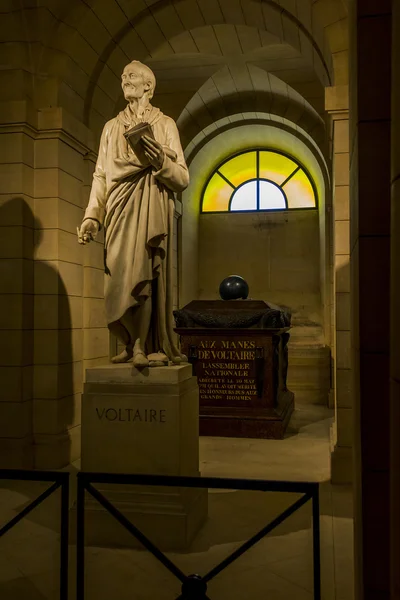 Graf van Voltaire in de crypte van het Pantheon, Paris — Stockfoto