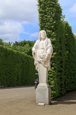 Heykel Versailles park alanının