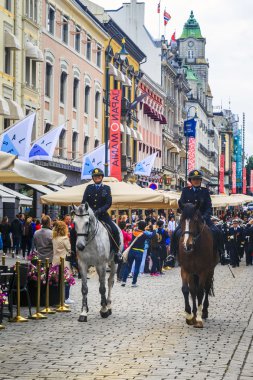 Ana cadde boyunca Orkestrası ile