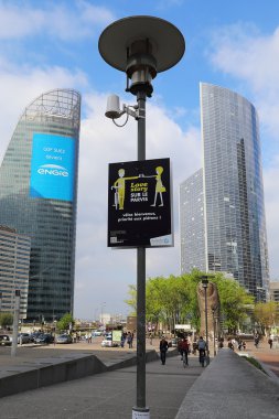 Gökdelenler Paris - La Defanse