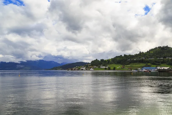 Hardangerfjord près de Oystese — Photo