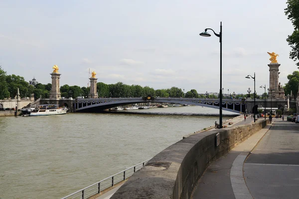 Paris'te Alexander III Köprüsü — Stok fotoğraf