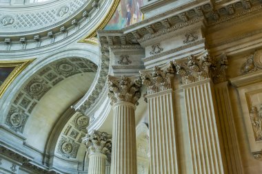 St. Louis, Paris Katedrali