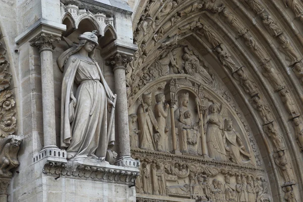 Fragmento de decoración de Notre Dame de Paris — Foto de Stock