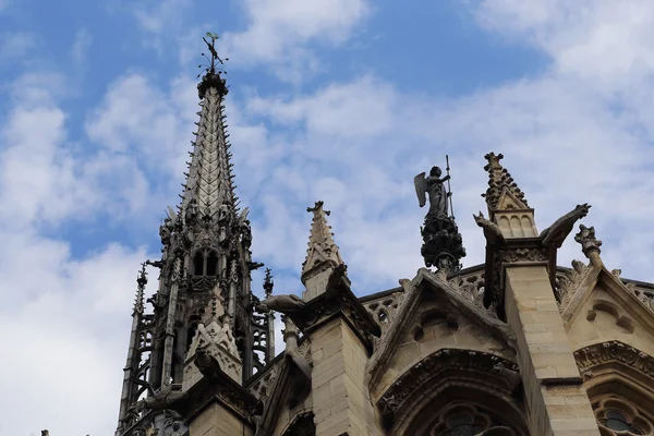 Torenspits van de kapel Sainte-Chapelle Rechtenvrije Stockfoto's