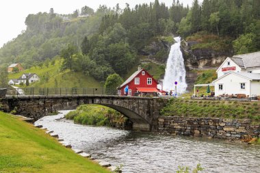 Şelale Steinsdalsfossen Norveç'te