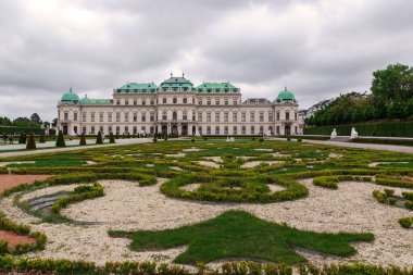 VIENNA, AUSTRIA - 16 Mayıs 2019: Burası Yukarı Belvedere, 18. yüzyıl Barok Sarayı ve Park Kompleksi.