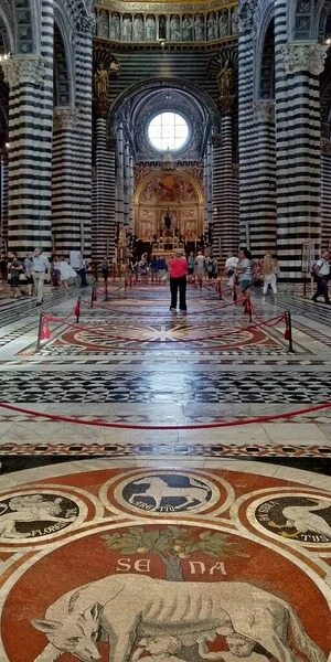 Siena Italy Сентября 2018 Помещение Сиенского Собора Полами Вымощенными Уникальной — стоковое фото