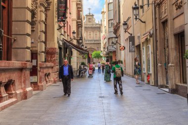 MURCIA, İSPA - 19 Mayıs 2017: Bu eski şehrin yaya sokaklarından biri.