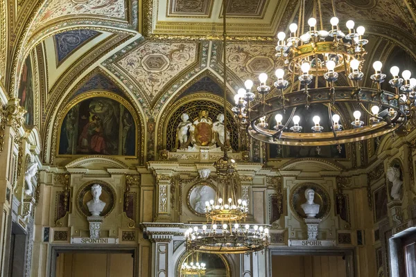 Vienna Áustria Maio 2019 Este Fragmento Rica Decoração Átrio Ópera — Fotografia de Stock