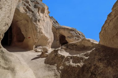 SELIME, TURKEY - 5 Ekim 2020: Bu mağaralar eski Hıristiyan mağara manastırının kilise ve hücreleri.