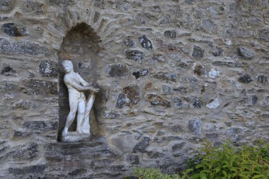 BLAIR ATHOLL, GREAT BRITAIN - 11 Eylül 2014: Bu Blair Kalesi 'nin taştan bir parçası ve heykeli olan bir oyuk..