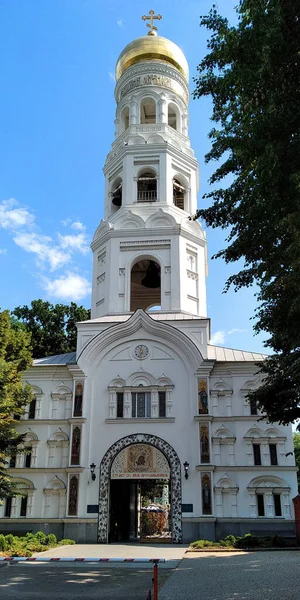 Odessa Ukraine June 2019 这是圣博里斯和格里布的大门教堂 其钟楼位于东正教假定的父权修道院 — 图库照片