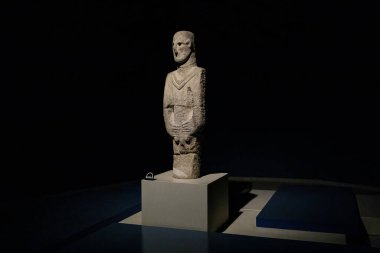 SANLIURFA, TURKEY - 7 Ekim 2020: Bu, MÖ 9. yüzyılda yaşamış bir adamın heykel görüntüsü..