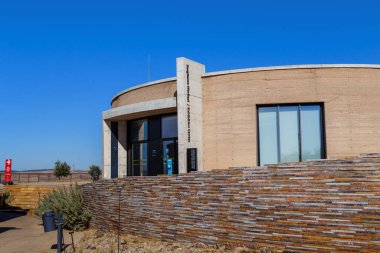 GOBEKLI TEPE, TURKEY - 8 Ekim 2020: Bu arkeoloji sahasının Sergi Merkezi binasıdır.