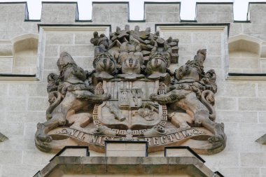 DIYARBAKIR, TURKEY - 9 Ekim 2020: Bunlar Dicle Nehri ve günbatımında Diyarbakır 'ın antik kale duvarları. 