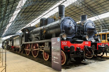 MILAN, ITALY - 19 Mayıs 2018: Bu, 20. yüzyılın başlarında Bilim ve Teknoloji Müzesi 'nde başlayan lokomotiflerin bir koleksiyonu..