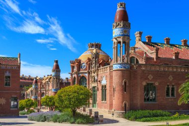 BARCELONA, SPAIN - 12 Mayıs 2017: Bunlar, modern mimarinin başyapıtlarından biri olan Sant Pau hastanesindeki hastane binaları..