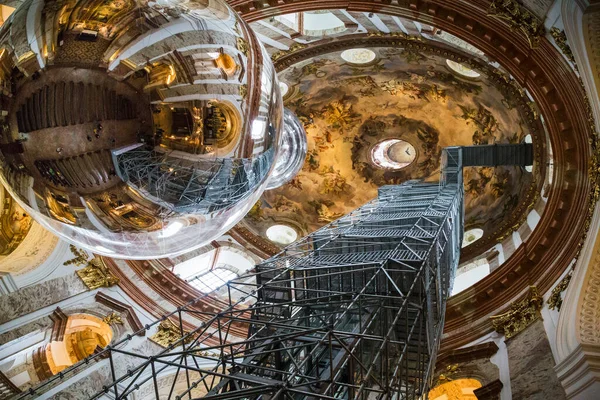 Vienna Austria May 2019 Dette Kunstinstallasjon Med Aerocener Inne Karlskirche – stockfoto