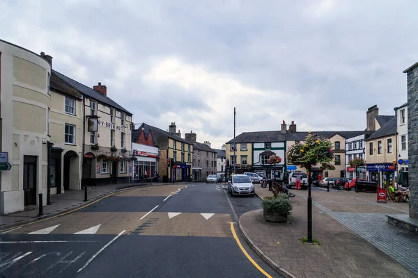 Llanrwst グレートブリテン島 2014年9月14日 これは曇りの秋の日に小さなウェールズの町のメインストリートです — ストック写真