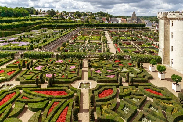 VILLANDRY, FRANCE 19 SEPTEMBER 2019 Bunlar Villandry Şatosu 'ndaki Süs Bahçesi ve Sebze Bahçesi..