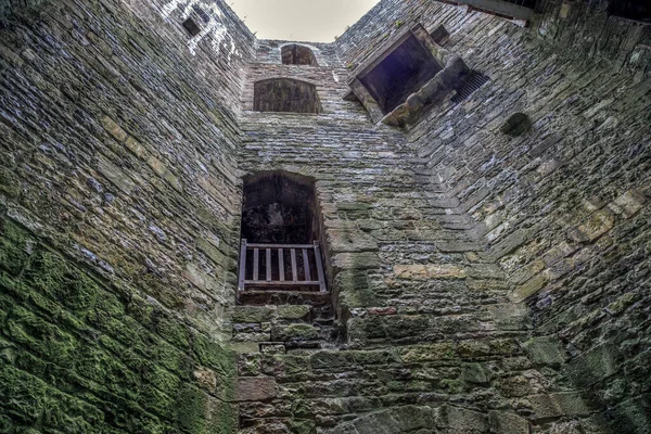 Caernarfon Great Britain September 2014 Вид Зсередини Однієї Розмитих Башт — стокове фото