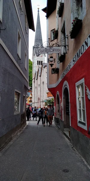 Hallstatt Austria 2019年5月18日 这是奥地利Salzkammergut湖地区中世纪小镇的一条狭窄街道 — 图库照片