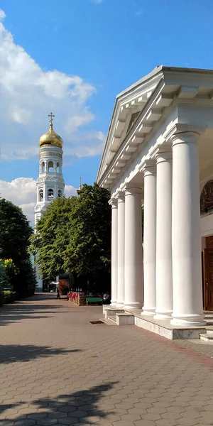 Odessa Ukraine June 2019 这是一座修道院钟塔 也是东正教多明戈主教座堂入口的柱廊 — 图库照片