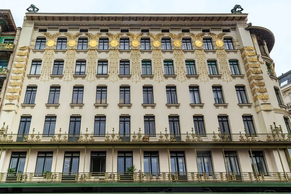 Viena Austria Mayo 2019 Esta Fachada Casa Con Medallones Arquitecto —  Fotos de Stock