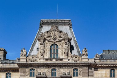 PARIS, FRANCE - 30 AĞUSTOS 2019: Bu Louvre 'daki Colbert Pavyonu' nun özenle yontulmuş hali.