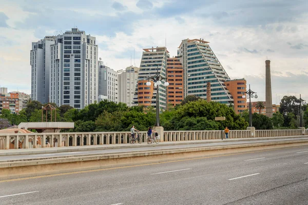 Valencia España Mayo 2017 Una Moderna Zona Residencial Orilla Izquierda —  Fotos de Stock