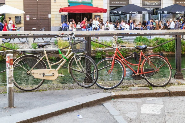 Milan Italië Mei 2018 Deze Fietsen Staan Geparkeerd Aan Boulevard — Stockfoto