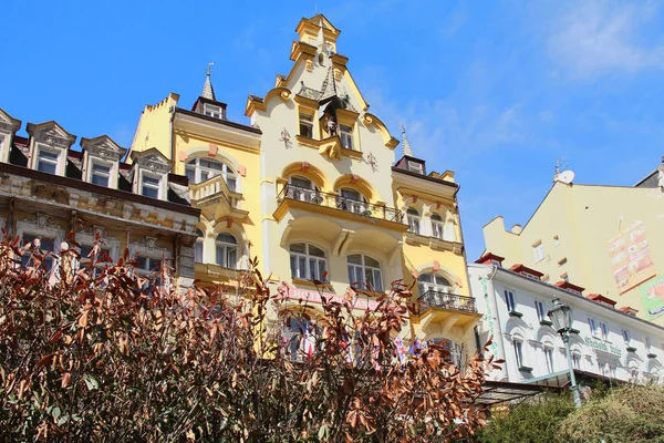 Karlovy Vary April 2012 Pediment One Art Nouveau Houses Built — 图库照片