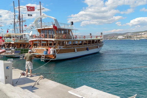 Kusadasi Turkey June 2021 Pier Pleasure Boats City Bay — Stockfoto