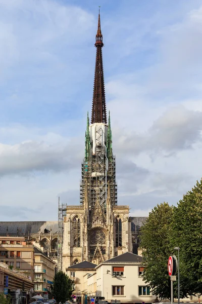 Eouen France August 2019 这是一个侧门 日历门 和主塔与主教座堂的尖顶 — 图库照片