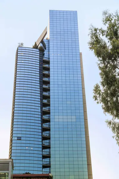 Tel Aviv Israel Szeptember 2017 Tetején Egyik Modern Felhőkarcolók Nemrég — Stock Fotó