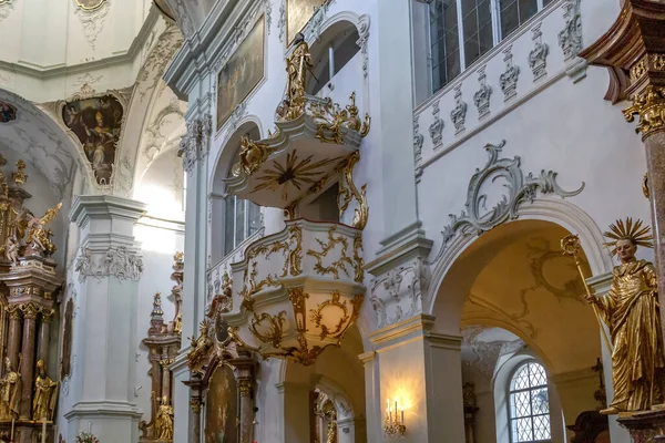 SALZBURG, AUSTRIA - 24 Mayıs 2024: Bu Aziz Peter Manastırı 'nın kürsüsü.