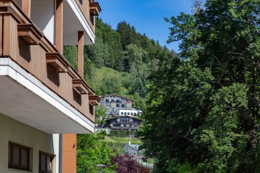 ZELL AM See, AUSTRIA - 20 Mayıs 2024: Bu bir tatil köyünün modern gelişiminin bir parçası.