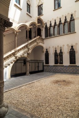BARCELONA, İspanya - 12 Mayıs 2017: Bu Macaya Evi 'nin iç avlusu, Art Nouveau stilinin bir başyapıtı..