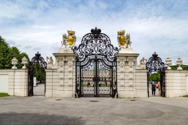 VİANNA, AUSTRIA - 26 Mayıs 2024 Burası Yukarı Belvedere 'nin kapısı, Savoy Prensi Eugene' in eski saray evi..