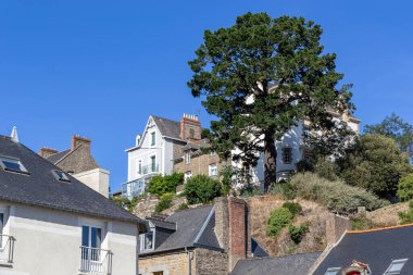 CANCALE, FRANCE - 2 EYLÜL 2019: Bu Brittany 'de bir sahil kasabasının geliştirilmesinin bir parçası.
