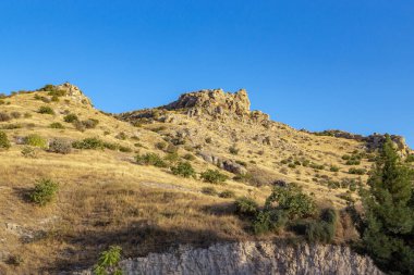 Bunlar volkanik kaya parçalarıyla dolu Kapadokya tepeleri..