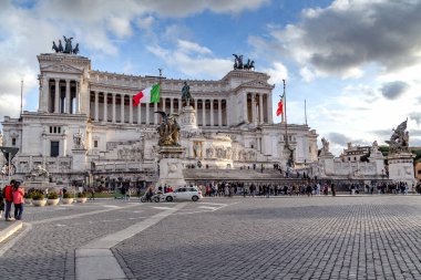 ROMA, İtalya - 8 MARTH 2023 Bu Vittoriano anıtı Birleşik İtalya 'nın ilk kralı, Victor Emmanuel II' nin anısına.