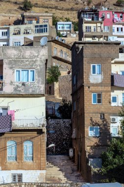 URGUP, TURKEY - 10 EKİM 2020: Bu Cappadocia 'da küçük bir kasabanın modern kentsel gelişiminin bir parçası.